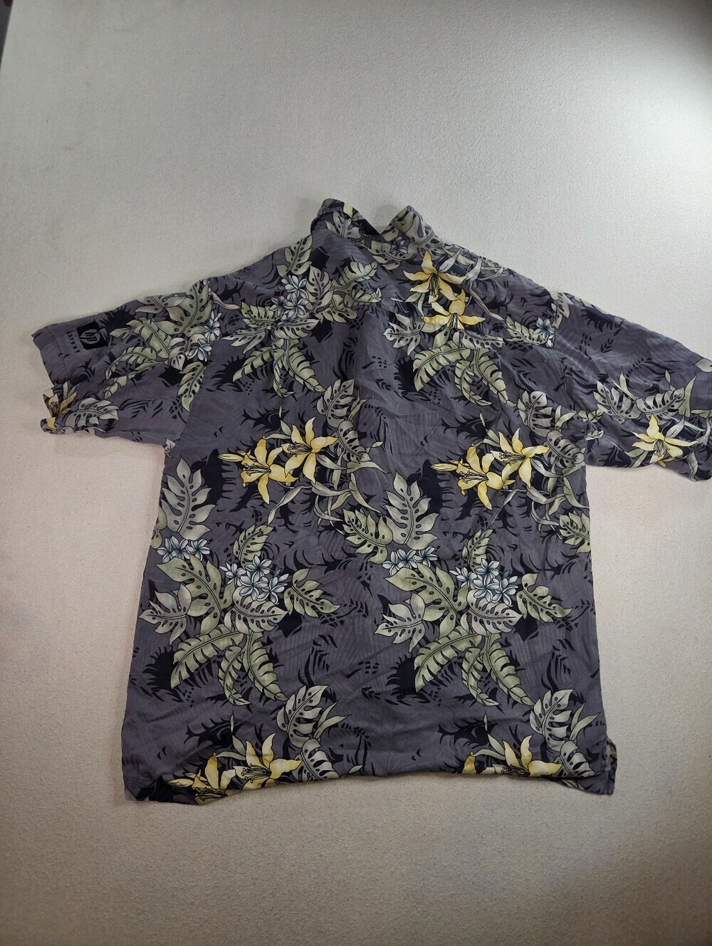 Tommy Bahama 100% Silk Hawaiian Camp Shirt Medium - Picture 7 of 7